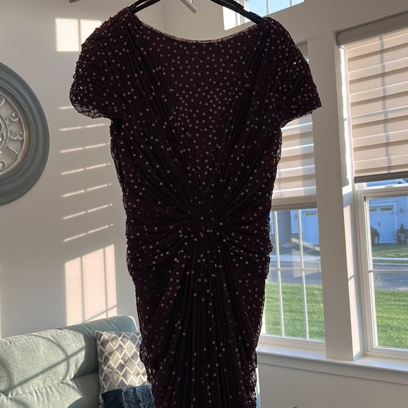 Magnificent Tadashi ruched  and sequins evening gown - Picture 6 of 16